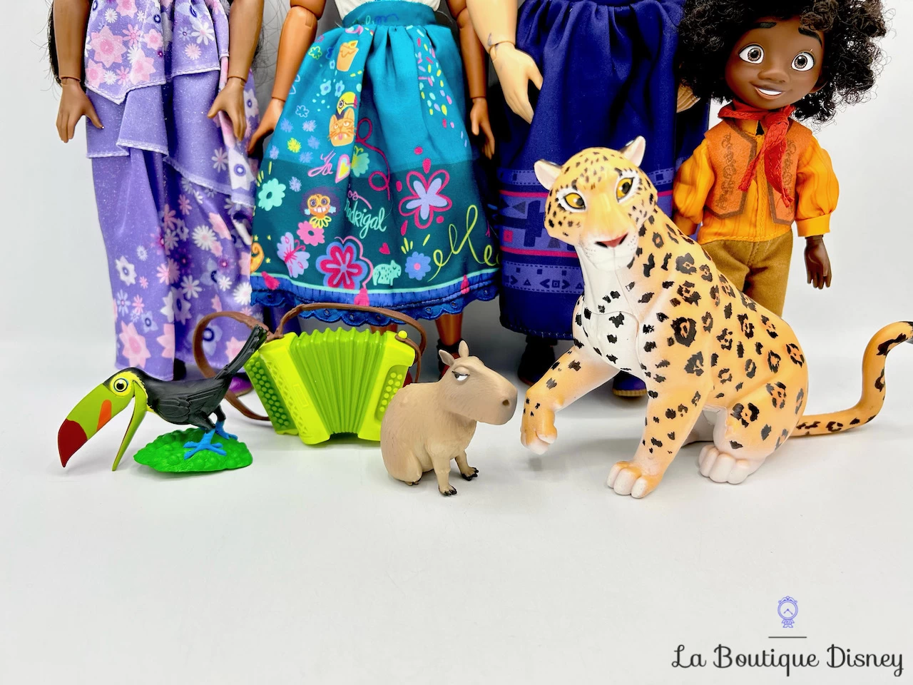 Assortiment De Poupées De Luxe Encanto Disney Store 2021 Deluxe Doll Set Mirabel Luisa Isabela Antonio 2 Assortiment De Poupées De Luxe Encanto Disney Store 2021 Deluxe Doll Set Mirabel Luisa Isabela Antonio – Image 2