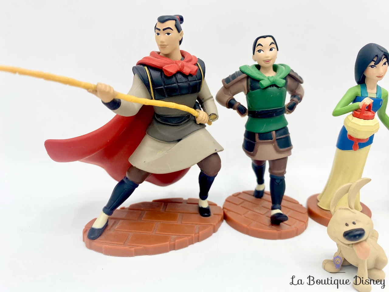 Figurines Mulan Playset Disney Store 2019 Disney Princess Li Shang Petit Frère Khan 2 Figurines Mulan Playset Disney Store 2019 Disney Princess Li Shang Petit Frère Khan – Image 2