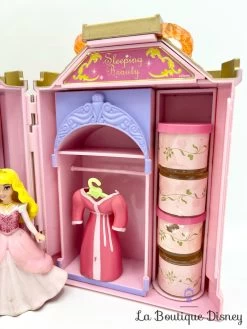 Figurine Fashion Polly Pocket Château Aurore La Belle Au Bois Dormant Disney Store Sleeping Beauty Castle Play Set Mini Princesse 13 Figurine Fashion Polly Pocket Château Aurore La Belle Au Bois Dormant Disney Store Sleeping Beauty Castle Play Set Mini Princesse -Le Rêve Enchanté Soldes Magasin jouet coffret fashion polly pocket aurore la belle au bois dormant disney store sleeping beauty castle play set maison rose 8 6