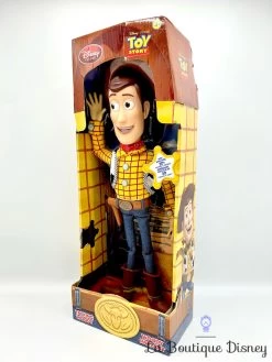 Poupée Woody Parlant à Ficelle Disney Store 2016 Toy Story Figurine Articulée Talking Woody -Le Rêve Enchanté Soldes Magasin jouet figurine talking woody parlant disney store toy story poupee ficelle 0