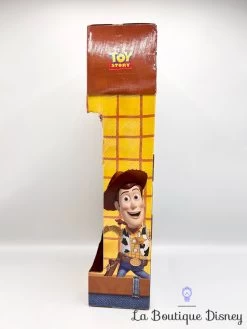 Poupée Woody Parlant à Ficelle Disney Store 2016 Toy Story Figurine Articulée Talking Woody -Le Rêve Enchanté Soldes Magasin jouet figurine talking woody parlant disney store toy story poupee ficelle 4