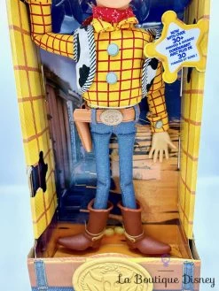 Poupée Woody Parlant à Ficelle Disney Store 2016 Toy Story Figurine Articulée Talking Woody -Le Rêve Enchanté Soldes Magasin jouet figurine talking woody parlant disney store toy story poupee ficelle 5