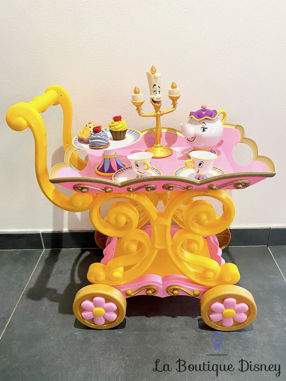 Jouet Chariot à Thé Chantant Be Our Guest La Belle Et La Bête Disney Store Lumière Samovar Dinette 1 Jouet Chariot à Thé Chantant Be Our Guest La Belle Et La Bête Disney Store Lumière Samovar Dinette