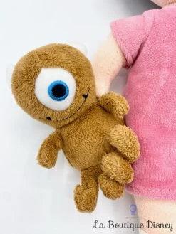 Peluche Bouh Monstres Et Cie Disney Store Boo Petite Fille Doudou Little Mikey écusson 36 Cm -Le Rêve Enchanté Soldes Magasin peluche boo petite fille monstres et compagnie disney store doudou marron couettes 4