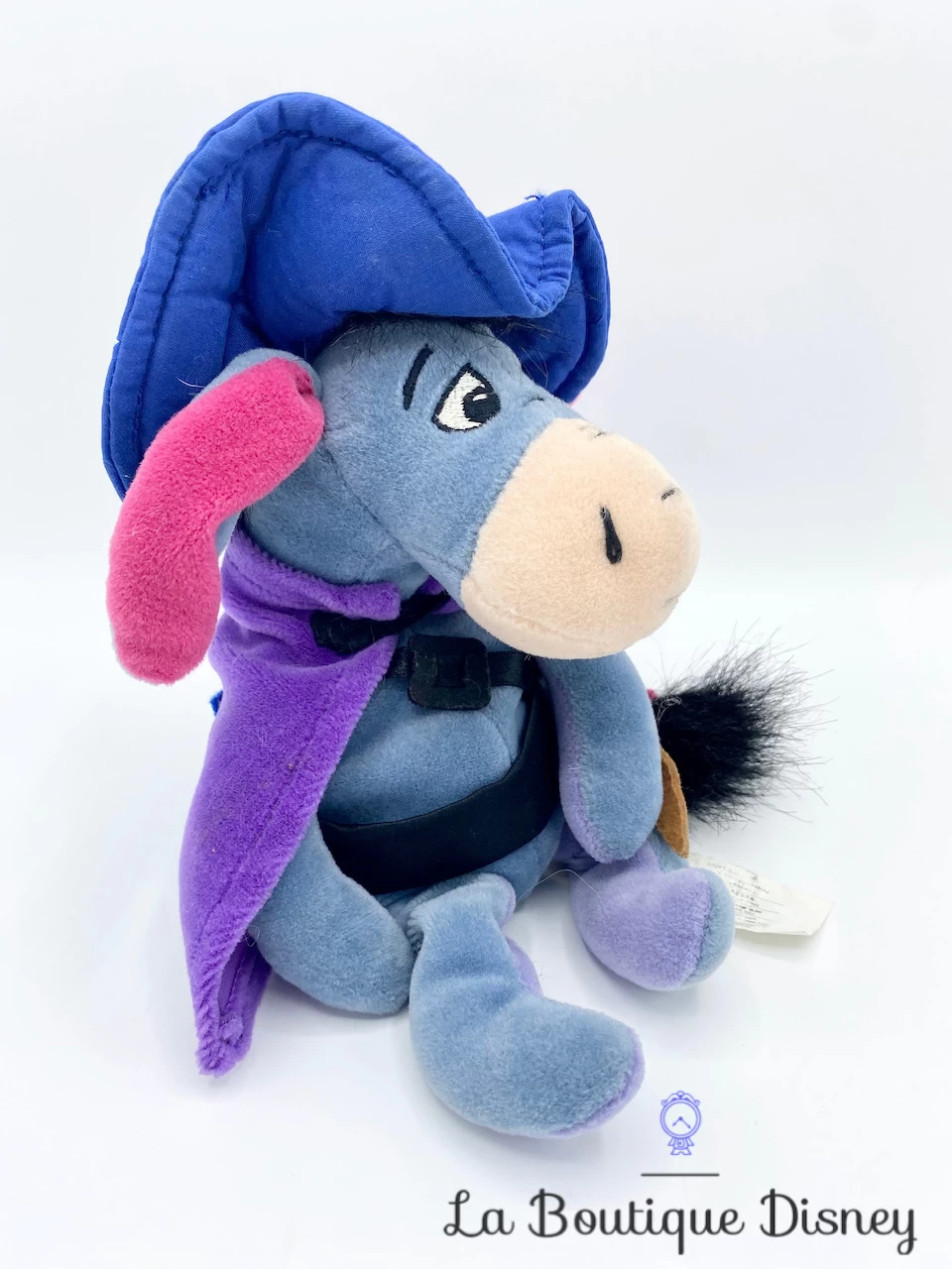Peluche Bourriquet Mousquetaire Disney Store Walt Disney Company Musketeer Eeyore Winnie L'ourson Collection 2 Peluche Bourriquet Mousquetaire Disney Store Walt Disney Company Musketeer Eeyore Winnie L'ourson Collection – Image 2