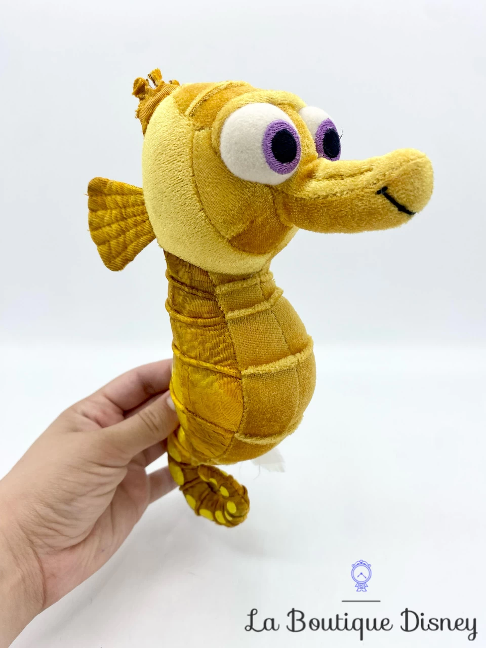 Peluche Hippo Sheldon Le Monde De Némo Disney Store Hippocampe Jaune 24 Cm 1 Peluche Hippo Sheldon Le Monde De Némo Disney Store Hippocampe Jaune 24 Cm