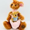Peluche Maman Gourou Petit Gourou Disney Store Winnie L'ourson Kangourou écusson 24 Cm