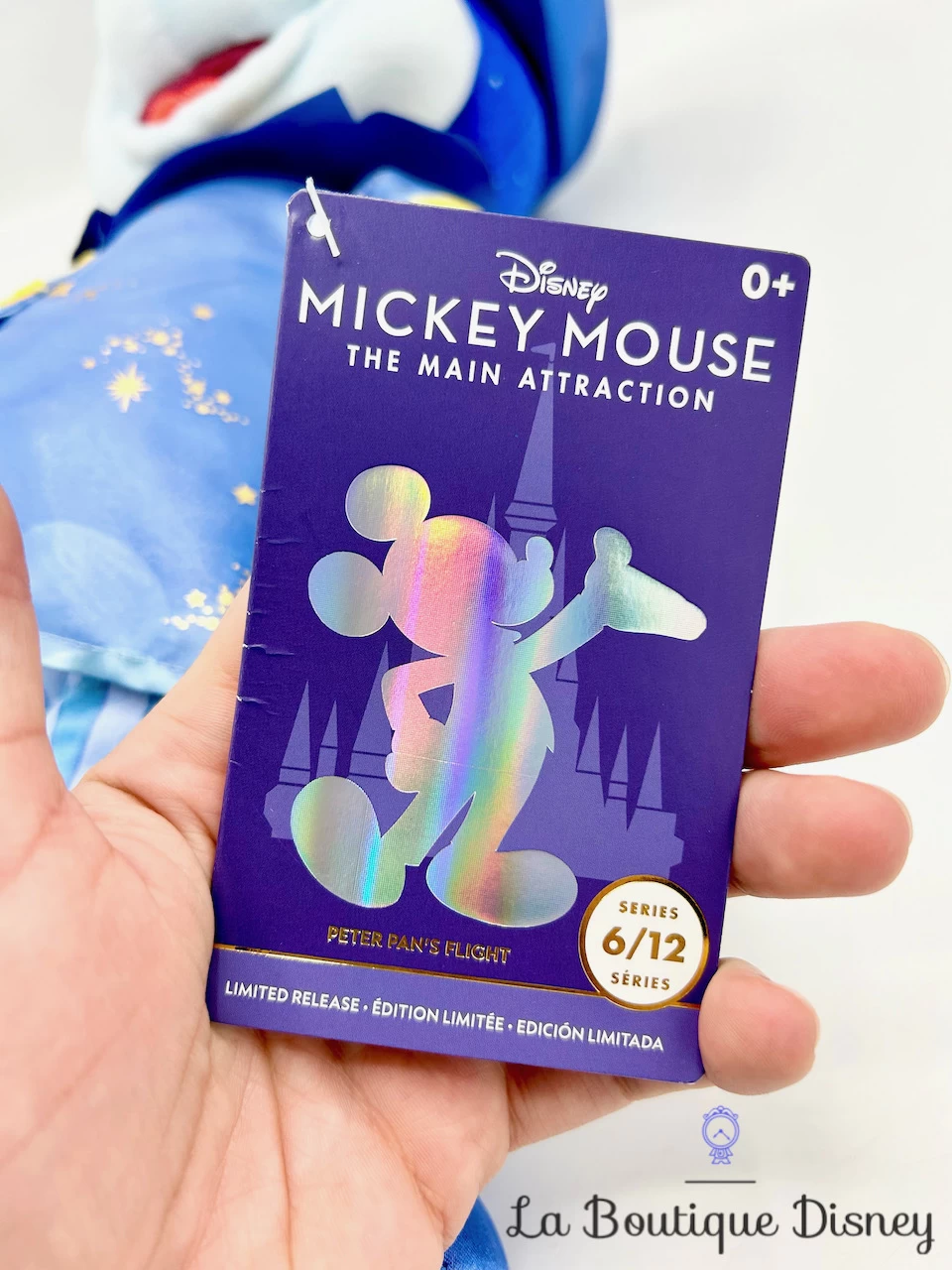 Peluche Mickey Mouse The Main Attraction 6 Sur 12 Peter Pan's Flight Disney Store 2022 Édition Limitée 45 Cm 7 Peluche Mickey Mouse The Main Attraction 6 Sur 12 Peter Pan's Flight Disney Store 2022 Édition Limitée 45 Cm – Image 7