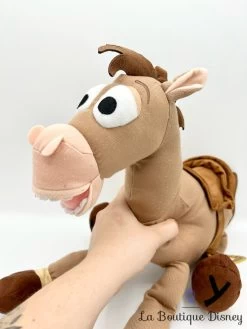 Peluche Pile Poil Toy Story Disney Store 2016 Cheval Marron écusson 45 Cm -Le Rêve Enchanté Soldes Magasin peluche pile poil cheval marron toy story disney store ecusson 3