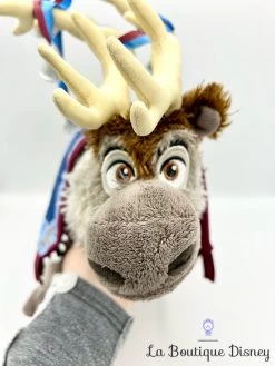 Peluche Sven Joyeuses Fêtes Avec Olaf Disney Store 2017 La Reine Des Neiges Renne Couverture Nordique 40 Cm -Le Rêve Enchanté Soldes Magasin peluche sven joyeuses fetes avec olaf disney store la reine des neiges couverture nordique 5