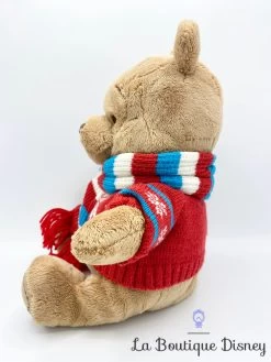 Peluche Winnie L’ourson Noël Disney Store 2008 écharpe Pull Hiver -Le Rêve Enchanté Soldes Magasin peluche winnie ourson disney store 2008 echarpe pull rouge noel 2