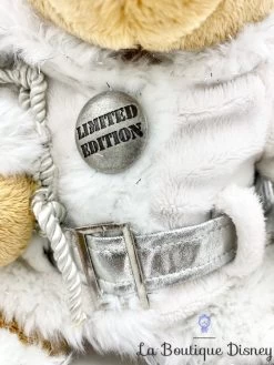 Peluche Winnie L'ourson Père Noël Blanc Disney Store Limited Edition Hotte Cadeau édition Limitée 43 Cm 9 Peluche Winnie L'ourson Père Noël Blanc Disney Store Limited Edition Hotte Cadeau édition Limitée 43 Cm -Le Rêve Enchanté Soldes Magasin peluche winnie ourson noel hotte edition limitee disney store blanc cadeaux 4