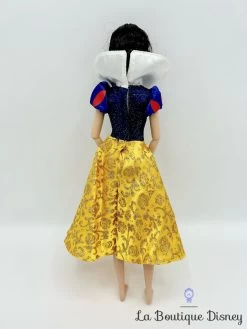 Poupée Blanche Neige Disney Store Princesse Mannequin Robe Souillon 30 Cm -Le Rêve Enchanté Soldes Magasin poupee blanche neige et les sept nains disney store mannequin robe souillon 6