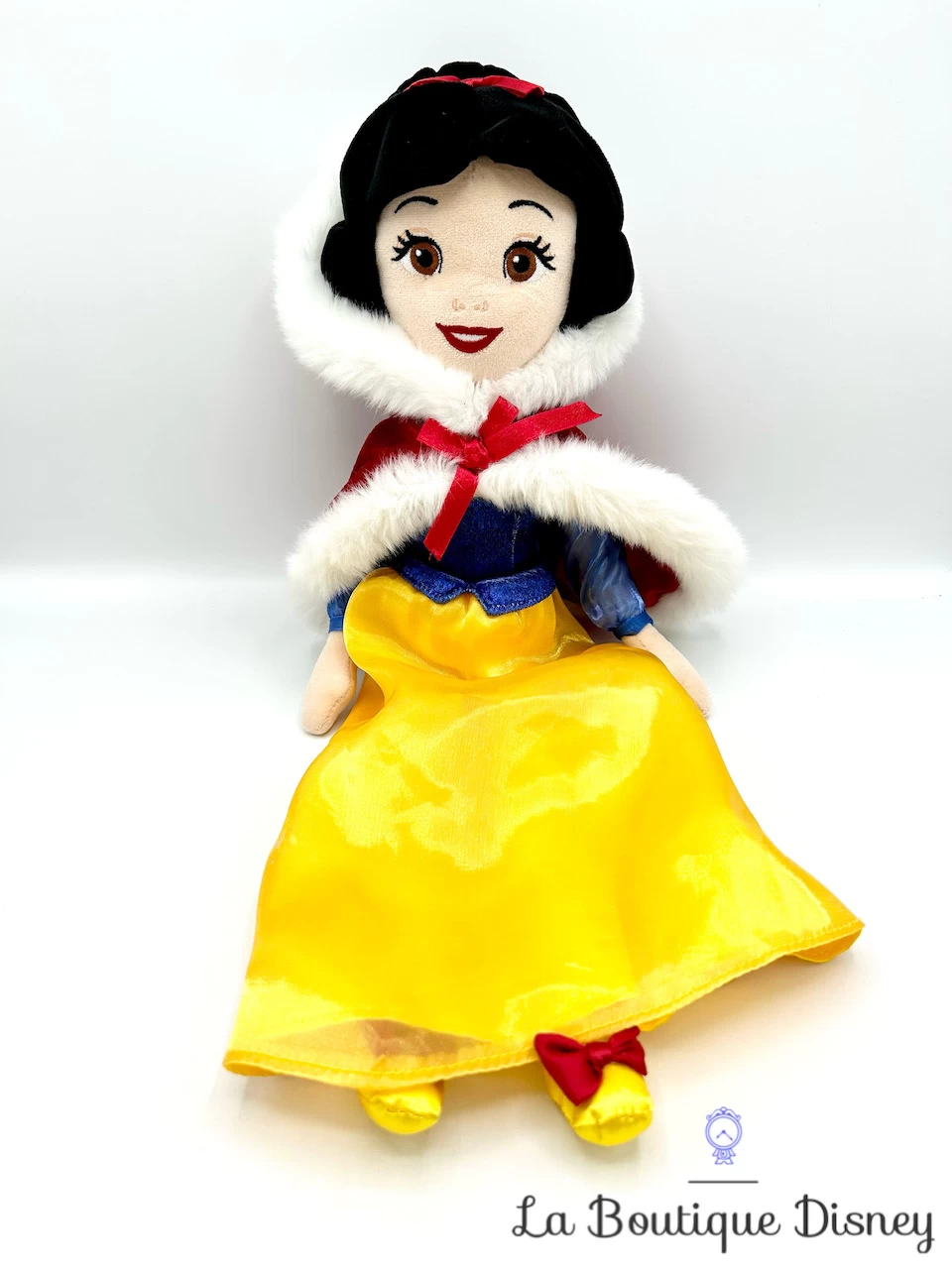 Poupée Chiffon Blanche Neige Hiver Disney Store 2019 Peluche Princesse Manteau Cape Rouge 48 Cm 1 Poupée Chiffon Blanche Neige Hiver Disney Store 2019 Peluche Princesse Manteau Cape Rouge 48 Cm