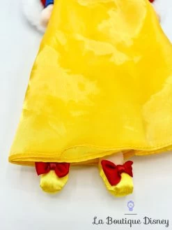 Poupée Chiffon Blanche Neige Hiver Disney Store 2019 Peluche Princesse Manteau Cape Rouge 48 Cm 10 Poupée Chiffon Blanche Neige Hiver Disney Store 2019 Peluche Princesse Manteau Cape Rouge 48 Cm -Le Rêve Enchanté Soldes Magasin poupee chiffon blanche neige cape hiver disney store 2019 peluche 45 cm 3