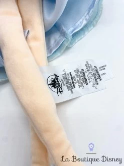 Poupée Chiffon Cendrillon Hiver Disney Store Peluche Princesse Cache Oreilles 53 Cm -Le Rêve Enchanté Soldes Magasin poupee chiffon cendrillon hiver disney store princesse cache oreilles fourrure 3