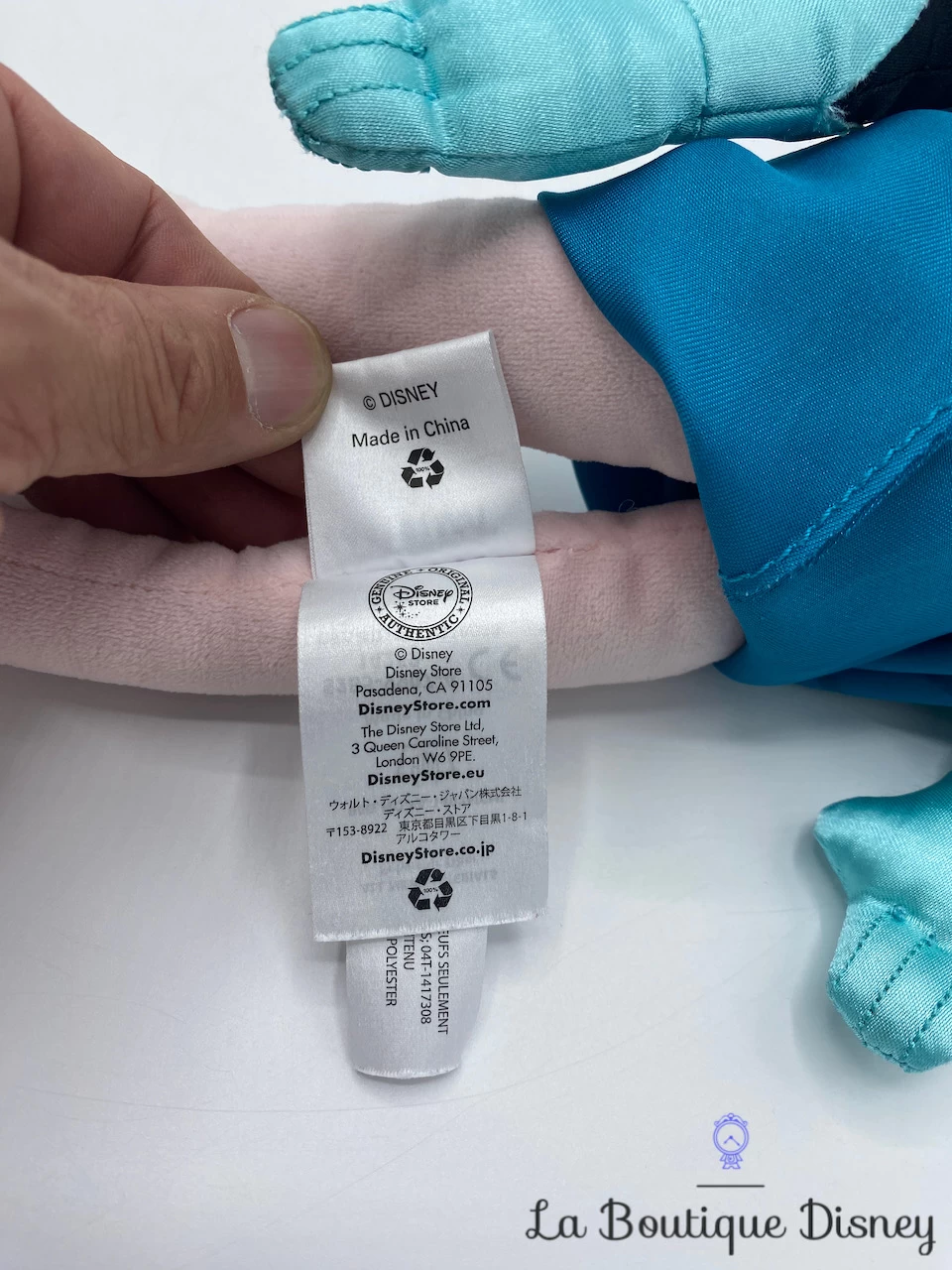 Poupée Chiffon Elsa La Reine Des Neiges Disney Store Peluche Cape Fourrure Hiver 53 Cm 6 Poupée Chiffon Elsa La Reine Des Neiges Disney Store Peluche Cape Fourrure Hiver 53 Cm – Image 6