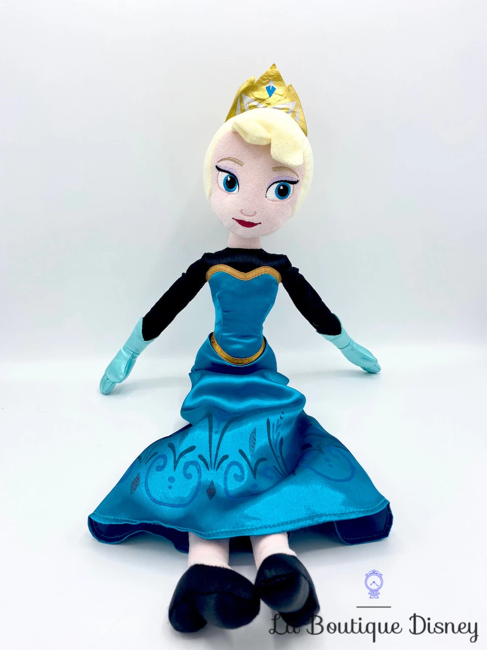 Poupée Chiffon Elsa La Reine Des Neiges Disney Store Peluche Cape Fourrure Hiver 53 Cm 3 Poupée Chiffon Elsa La Reine Des Neiges Disney Store Peluche Cape Fourrure Hiver 53 Cm – Image 3