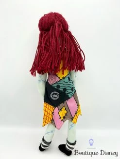 Poupée Chiffon Sally Disney Store Peluche L'étrange Noël De Mr Jack 50 Cm -Le Rêve Enchanté Soldes Magasin poupee chiffon sally disney store etrange noel mr jack ecusson peluche 7