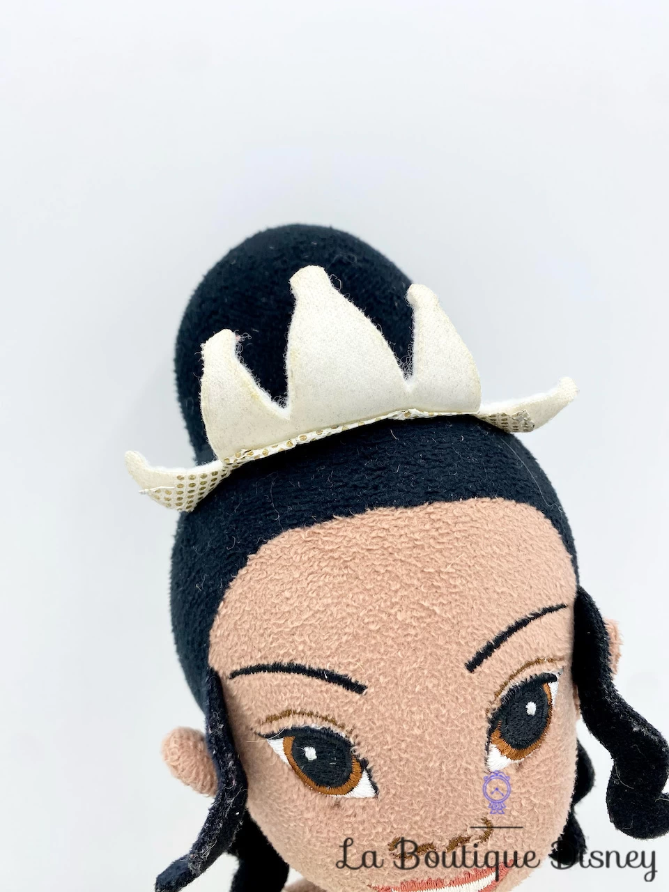 Poupée Chiffon Tiana Mariée La Princesse Et La Grenouille Disney Store Peluche Princesse Vert Fleur 53 Cm 7 Poupée Chiffon Tiana Mariée La Princesse Et La Grenouille Disney Store Peluche Princesse Vert Fleur 53 Cm – Image 7