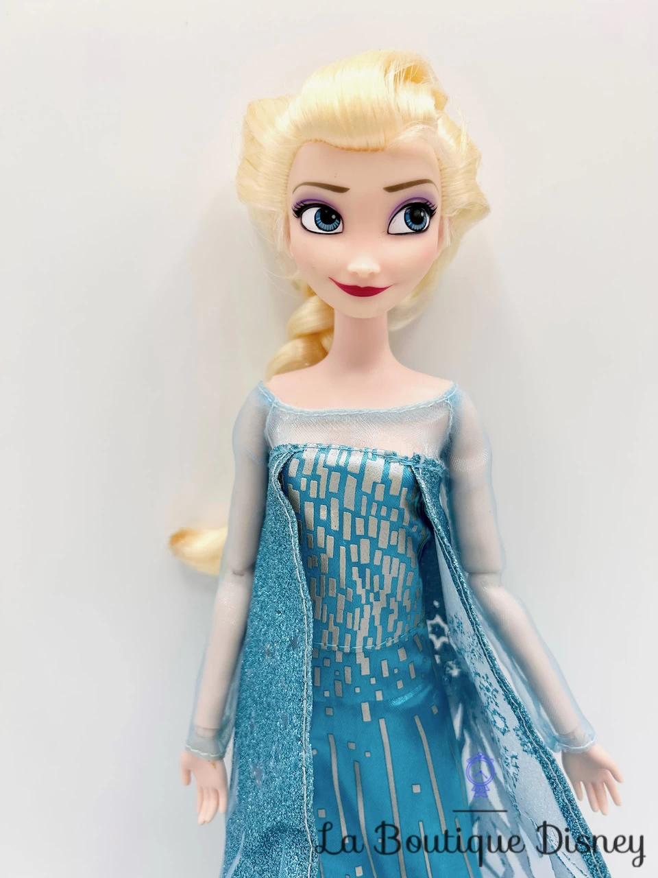 Poupée Elsa Disney Store 2020 La Reine Des Neiges Robe Paillettes Bleu 2 Poupée Elsa Disney Store 2020 La Reine Des Neiges Robe Paillettes Bleu – Image 2