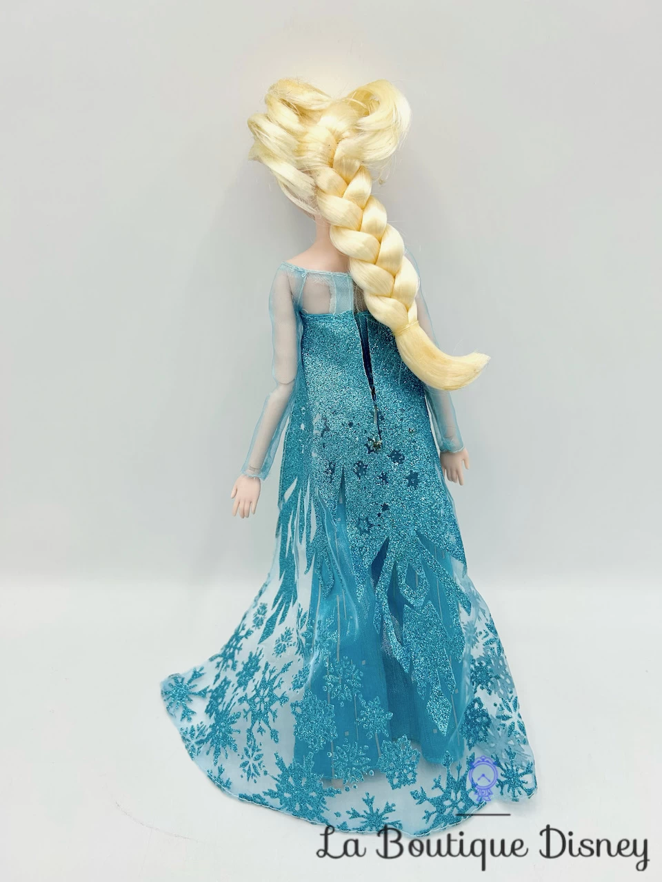 Poupée Elsa Disney Store 2020 La Reine Des Neiges Robe Paillettes Bleu 3 Poupée Elsa Disney Store 2020 La Reine Des Neiges Robe Paillettes Bleu – Image 3