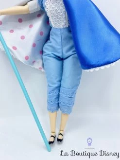 Jouet Figurine La Bergère Articulée Parlante Disney Store Toy Story 32 Cm -Le Rêve Enchanté Soldes Magasin poupee parlante la bergere boo beep disneyland disney store toy story musique chant 5